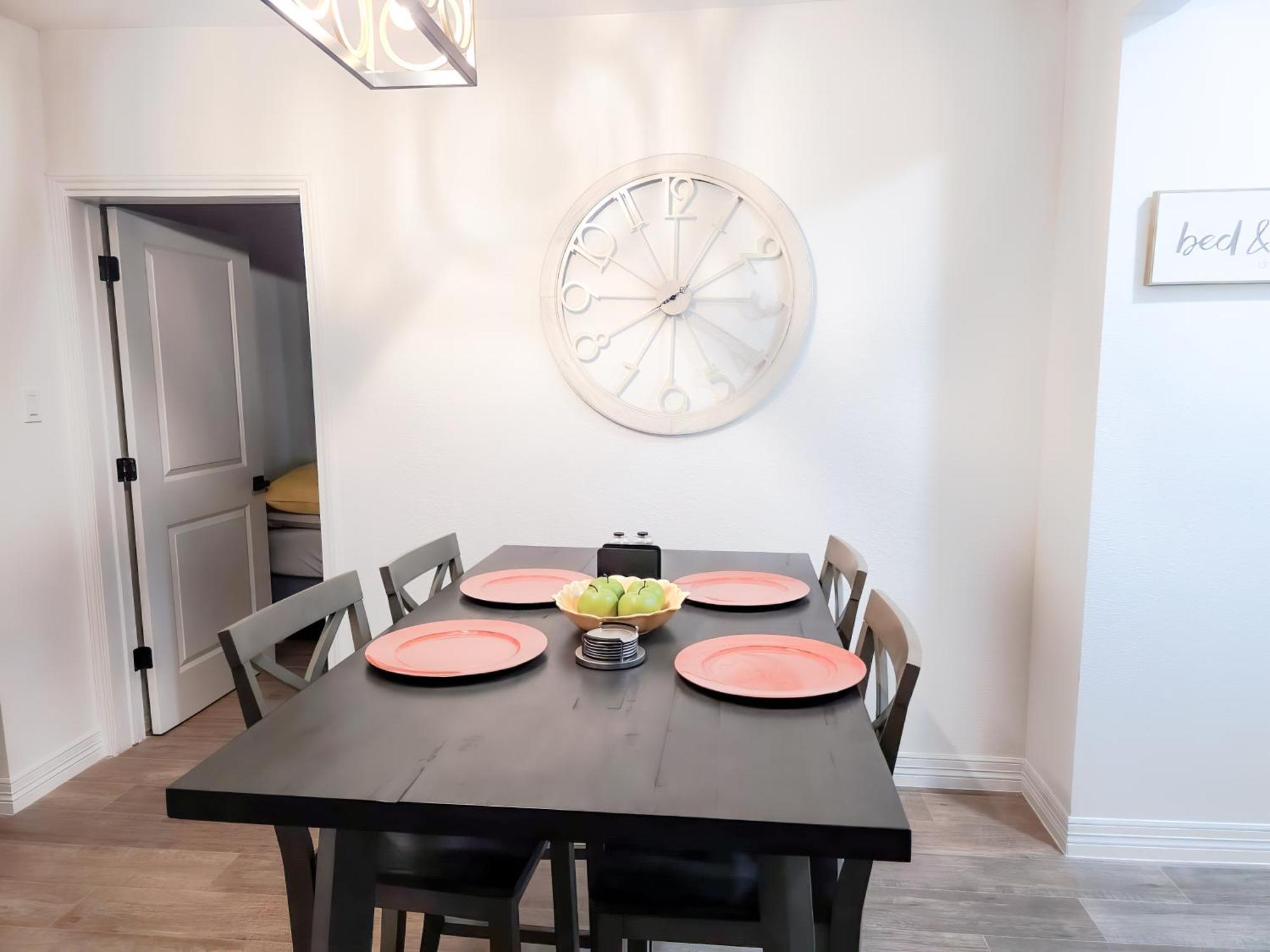3br 1king 2full 1queen 1 Sofa Queen Beds Dwntwn Med Center *